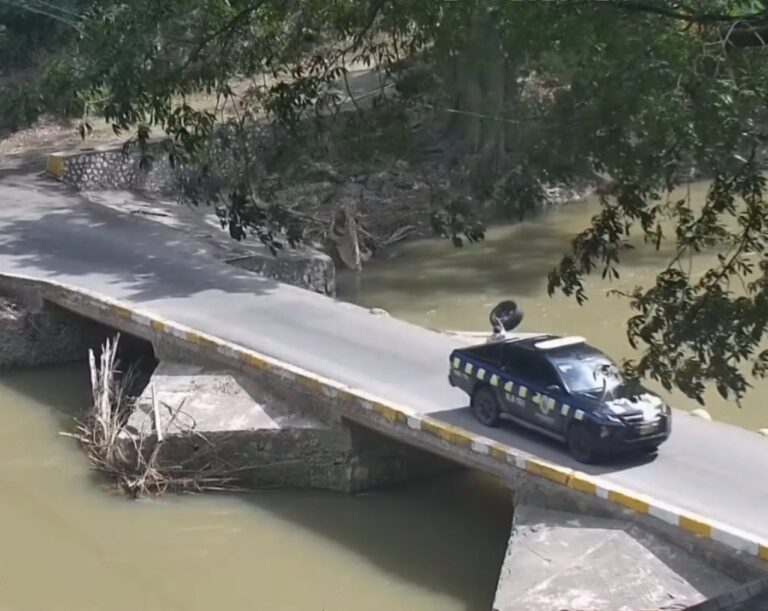 Prisoner Drowns After Reportedly Jumping Out Of Police Van on Flat Bridge